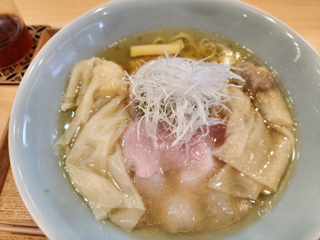 わんたん入り塩らぁ麺寄り