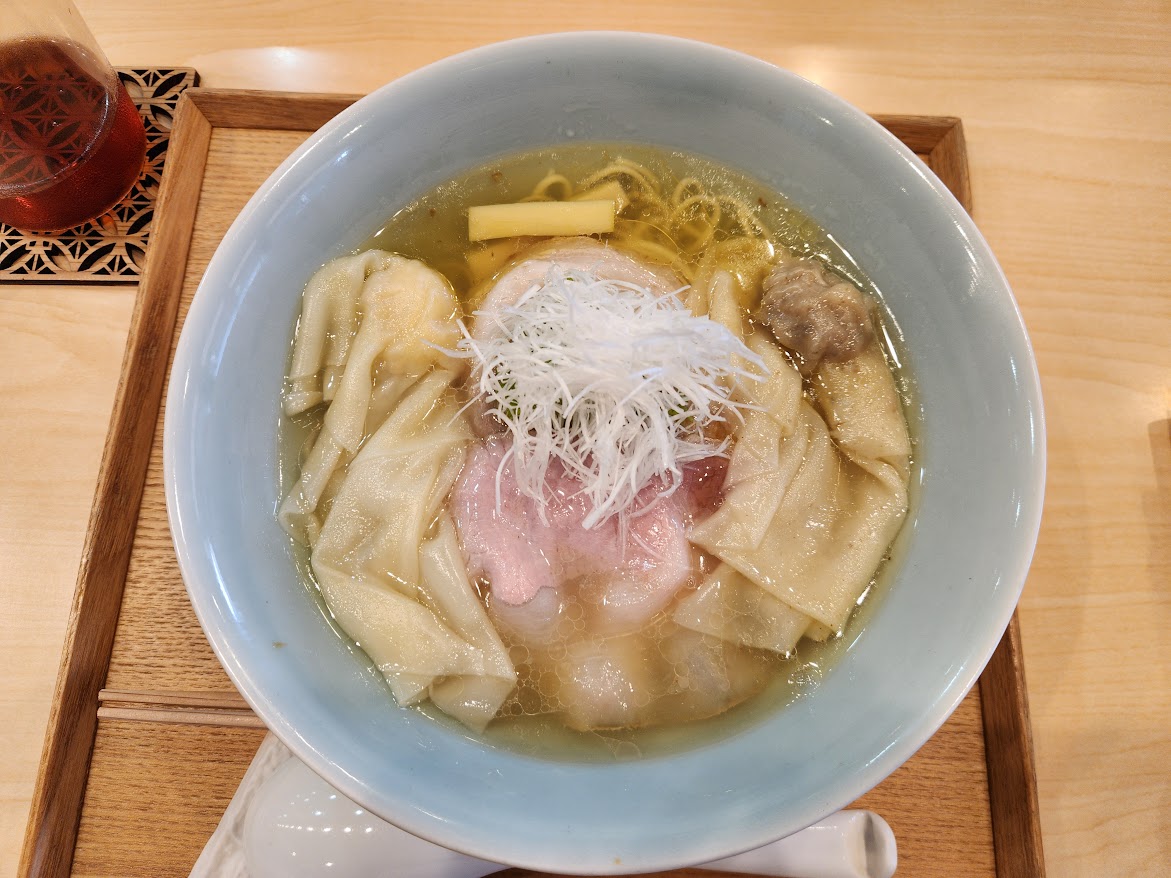 43.飯田商店 わんたん入り塩らぁ麺.jpg