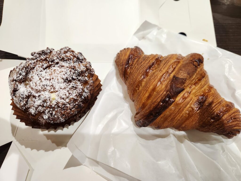 20.Patisserie ondine_シュークリーム+クロワサン.jpg